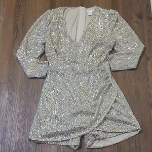 H&M Shimmering Silver Sequin Dress used good‎ condition.